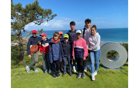 Les jeunes de l'école de golf à la rencontre des pros à l'Open de Bretagne à Pléneuf Val André (25 juin 2022)